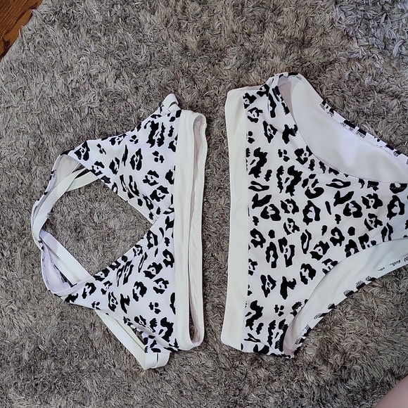 Beachsissi Swimsuit - Picture 2 of 9